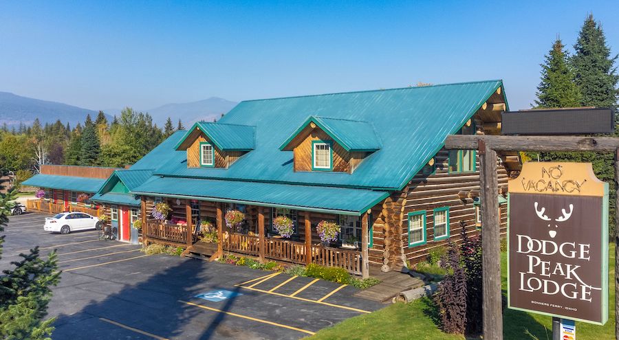 Exterior facade of Dodge Peak Lodge, a part of Magnuson Hotels Independent Collection, in Bonners Ferry Idaho.